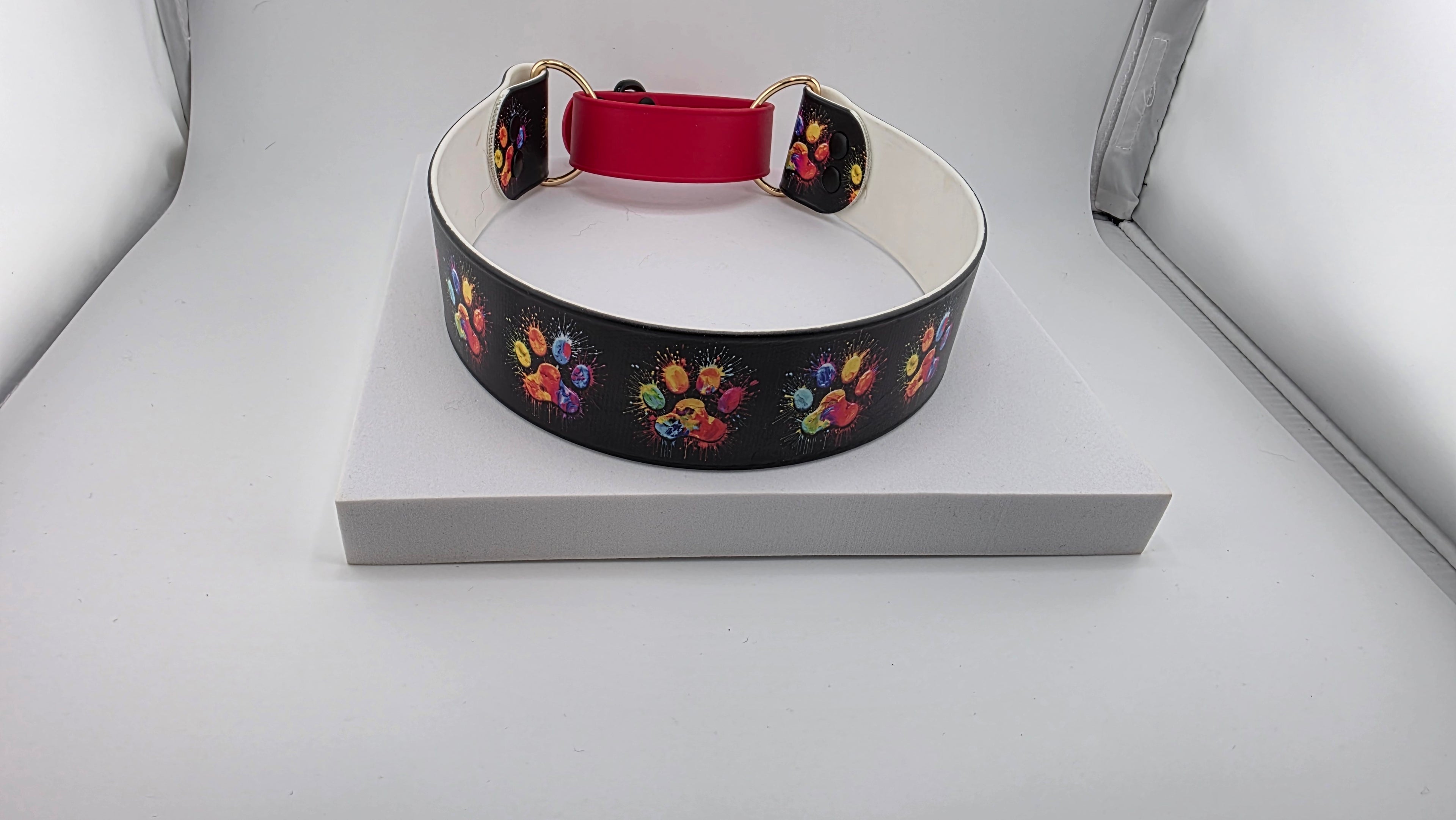 Martingale Collar. Fits necks bigger than 17 Inches