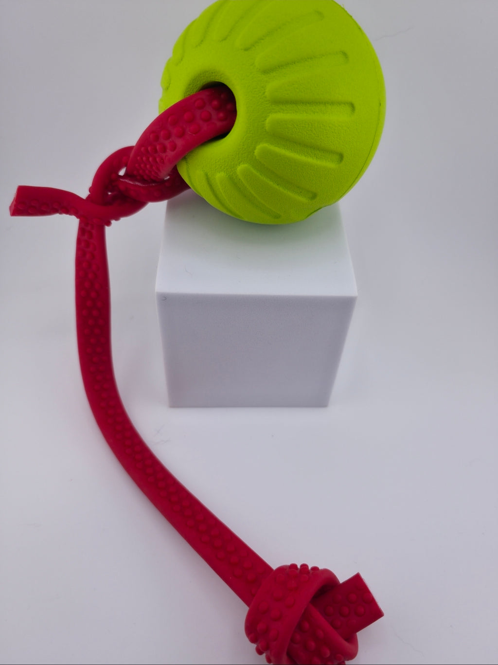 Foam ball tug