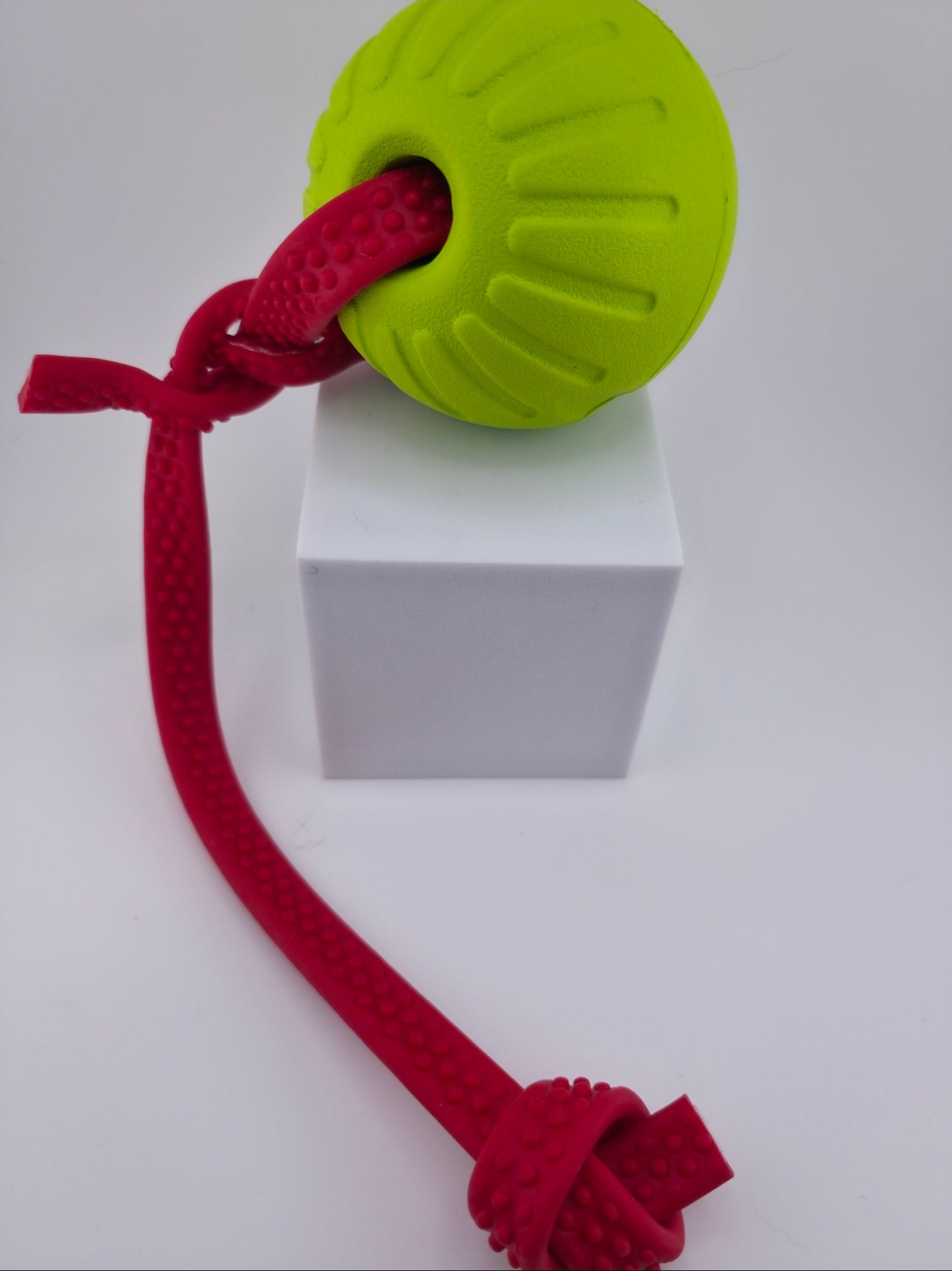 Foam ball tug